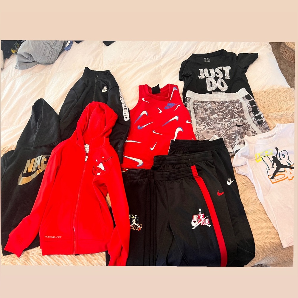 HUGE NIKE BUNDLE 6/7